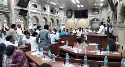 ग्वालियर गिर्द: ग्वालियर नगर निगम परिषद में हुआ जोरदार हंगामा
