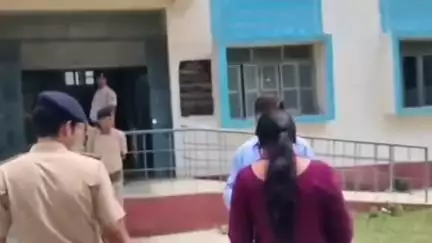 मोतिहारी: एसएफसी कार्यालय में आर्थिक अपराध इकाई की टीम ने दस्तावेजों की जांच की, अकाउंटेंट राजेश कुमार के खिलाफ कार्रवाई