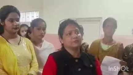 बारां: लव जिहाद पर कठोर कानून बनाने की मांग को लेकर दुर्गा वाहिनी की बालिकाओं ने एडीएम को मुख्यमंत्री के नाम ज्ञापन दिया