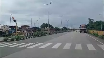 शिवपुरी: अचानक ब्रेक लगाने से कार ट्रक से टकराई, घायल फरियादी ने सतनवाड़ा थाने में रिपोर्ट दर्ज कराई