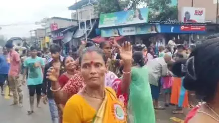 ক্যানিং ১: ক্যানিং এর রাজপথে একের পর এক জগন্নাথ দেবের রথ, রথের রশিতে টান দিতে হাজার হাজার মানুষ রাজপথে