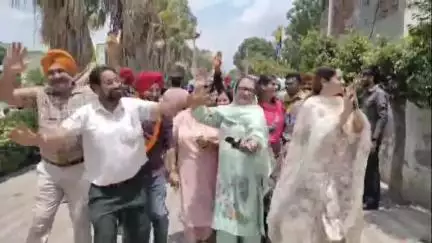 ਖਰੜ: ਨਗਰ ਕੌਂਸਲ ਖਰੜ ਦੇ ਪ੍ਰਧਾਨ aap ਦੇ ਕੌਂਸਲਰ ਅੰਜੂ ਬਣੇ...