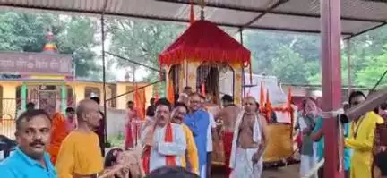 चास: बोकारो के पूर्व विधायक बिरंची नारायण रेलवे कॉलोनी में रथ यात्रा में शामिल हुए