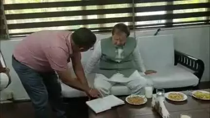रोहतक: सहकारिता मंत्री डॉ. अरविंद शर्मा ने वीटा मिल्क प्लांट का औचक निरीक्षण किया, अधिकारियों को लगाई फटकार
