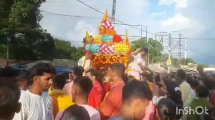 রতুয়া ২: ড্রোন দ্বারা পুলিশের নজরদারির মধ্য দিয়ে পুখুরিয়ায় রথযাত্রার উৎসবে মেতে উঠলো জনসাধারণ
