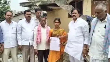 కొడంగల్: రుకుంపల్లి గ్రామంలో ఇందిరమ్మ ఇండ్ల ను ప్రారంభించిన డిసిసి ప్రధాన కార్యదర్శి హనుమంతు ముదిరాజ్