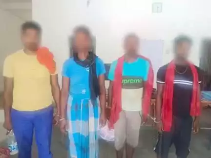 कटिहार जिला के कोढ़ा थाना पुलिस द्वारा त्वरित कार्रवाई करते हुए 01 ट्रक एवं 24 मवेशी के साथ 04 पशु तस्कर को गिरफ्तार किया गया I