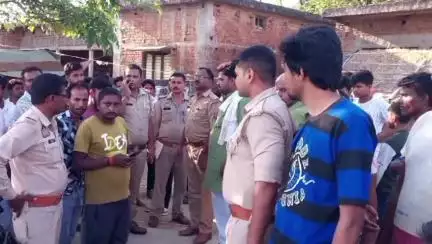 डुमरियागंज: भवानीगंज थाना क्षेत्र के डुमरियागंज चन्द्रीपघाट मार्ग पर बिथरिया चौराहे के पास मार्ग दुर्घटना में मासूम की हुई मौत