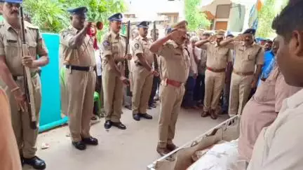 భవనం పై నుంచి పడి హెడ్ కానిస్టేబుల్ మృతి