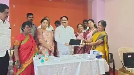 రాయదుర్గం: ఆర్థిక ఇబ్బందుల్లోనూ ఇచ్చిన హామీలను అమలు చేస్తున్న చంద్రబాబు ప్రభుత్వం : పట్టణంలో ప్రభుత్వవిప్ కాలవశ్రీనివాసులు వెల్లడి