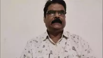 गिरिडीह: सूचना अधिकार कार्यकर्ता ने पुराने गिरिडीह रेलवे स्टेशन पर घटिया सड़क निर्माण का विरोध जताया