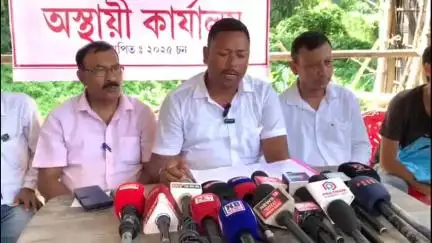 শিৱসাগৰ: ক্ষতিগ্ৰস্তক ক্ষতিপুৰণৰ দাবীৰে ভটিয়াপাৰ বাৰী চুকত স্থানীয় জনসাধাৰণৰ সংবাদ মেল