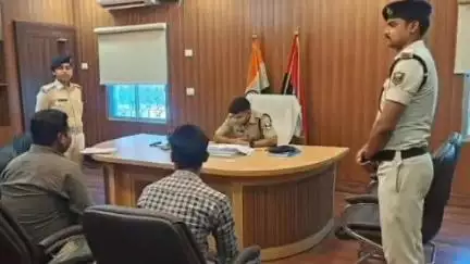 डुमरा: सीतामढ़ी पुलिस अधीक्षक ने जनता दरबार लगाकर लोगों की समस्याओं का किया निराकरण