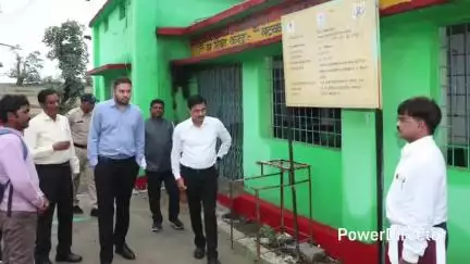 हर्रई: कलेक्टर शीलेंद्र सिंह ने मड़ी गांव के आंगनबाड़ी और स्कूल का निरीक्षण किया, अधिकारी उपस्थित थे