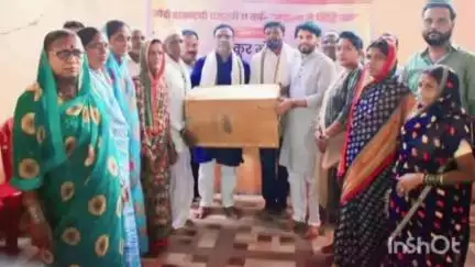 चाकूर: मौजे वडगाव चीद्रेवाडी येथे बांधकाम कामगार योजनेच्या माध्यमातून बांधकाम कामगार लाभार्थी आहेत त्या लाभार्थ्यांना आ