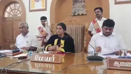 கோவை தெற்கு: மூட்டை,மூட்டையாக காலாவதியான மருந்துகள் மாநகராட்சி கூட்டத்தில் 
மாமன்ற உறுப்பினர் குற்றச்சாட்டு