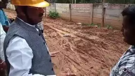अनूपपुर: कुटीर एवं ग्रामोद्योग मंत्री दिलीप जायसवाल ने अनूपपुर में चल रहे फ्लाईओवर निर्माण कार्य का किया निरीक्षण