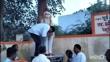 आसीन्द: दौलतगढ़ में पूर्व विधायक किशन सिंह चुंडावत को 19वीं पुण्यतिथि पर श्रद्धांजलि अर्पित की गई