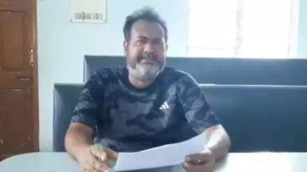 রতুয়া ২: শ্রমিকদের আটকে রাখার ঘটনাই জেলা শাসক দ্রুত ব্যবস্থা নিক,রতুয়া থেকে তুললেন CITU জেলা সম্পাদক
