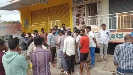 ಚಾಮರಾಜನಗರ: ಒಂದು ಬಾರ್ ನಿಂದ ಕುಡುಕರ ಹಾವಳಿ ಹೆಚ್ಚಾಗಿದೆ, ಮತ್ತೊಂದು ಬಾರ್ ಬೇಡ : ನಗರದಲ್ಲಿ ಸ್ಥಳೀಯರ ಆಕ್ರೋಶ #localissue
