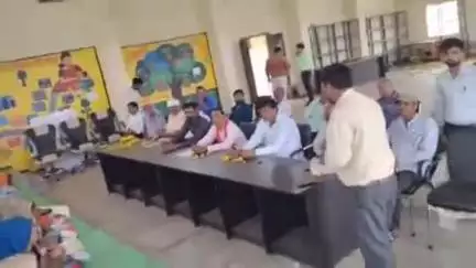 जबेरा: जबेरा कृषि विभाग ने आजीविका मिशन स्व सहायता समूह की महिलाओं को वितरित किए उड़द के बीज