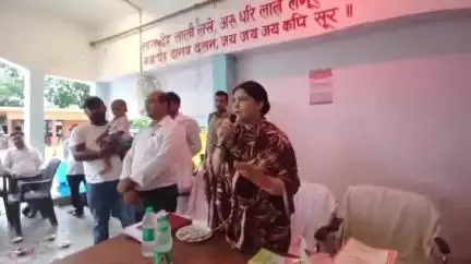 गाज़ीपुर: हेतिमपुर में महिला चौपाल का आयोजन, राज्य महिला आयोग की उपाध्यक्ष ने महिलाओं की समस्याएं सुनीं