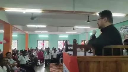 ধূপগুড়ি: বানারহাটের তরুন সংঘের ভবনে কেন্দ্রীয় সরকারের চারটি চাবাগান নিয়ে একটি সম্মেলন অনুষ্ঠিত হল,ছিলেন রাজ্যসভার সাংসদ
