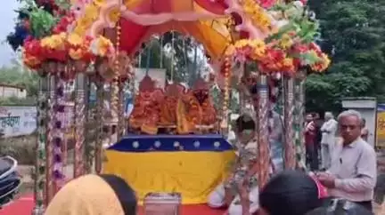सिहोरा: रिमझिम फुहारों के बीच सिहोरा नगर में भगवान जगन्नाथ का भ्रमण, रथ खींचने को आतुर दिखे भक्तगण