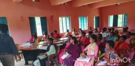 रानीश्वर: रानीश्वर साततोला पंचायत भवन में कृषक सखी द्वारा किसानों को खरीफ फसल का प्रशिक्षण दिया गया