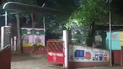শিৱসাগৰ: ৰাইজৰ দলৰ প্ৰতিনিধি উপস্থিত নামদাং শিলৰ সাঁকোৰ সমীপত দুৰ্ঘটনাত পতিত হৈ নিহত হোৱা নাবালক জনৰ বাসগৃহত
