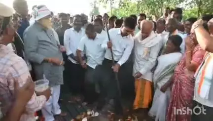భూపాలపల్లి: భూపాలపల్లి నుండి తూండ్ల వరకు రోడ్డు నిర్మాణ పనులకు శంకుస్థాపన చేసిన రాష్ట్ర మంత్రి శ్రీధర్ బాబు