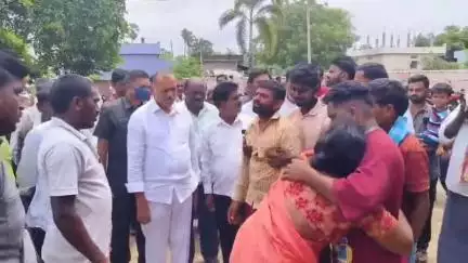 భూపాలపల్లి: చిట్యాల మండలంలో విస్తృతంగా పర్యటించిన భూపాలపల్లి మాజీ ఎమ్మెల్యే గండ్ర వెంకట రమణారెడ్డి