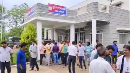 नीमच नगर: इंद्रा नगर में गाय को हटाने को लेकर हुआ विवाद, कचरा वाहन के चालक के साथ की गई मारपीट; सिटी थाने में दी गई तहरीर