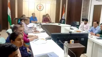 हरदा: कलेक्टर ने राजस्व अधिकारियों को दिए निर्देश, राजस्व प्रकरणों का समय सीमा में करें निराकरण