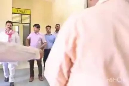 संभल: जिलाधिकारी ने संभल के शहजादी सराय स्थित EVM और वी.वी.पेट वेयरहाउस का किया निरीक्षण, साथ ही दिए दिशा निर्देश