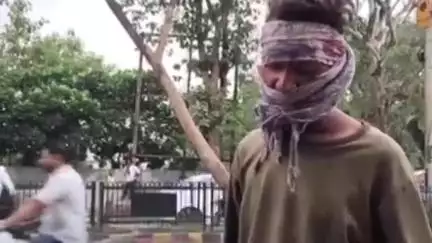 रायगढ़: सिग्नल चौक शराब दुकान के बाहर लूट की नियत से तीन अज्ञात ने किया ईंट से हमला, बाइक सवार युवक हुआ लहूलुहान