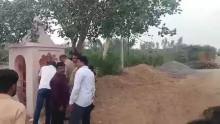 बबेरू: बबेरू कस्बे में पांच मंदिरों में भगवान शंकर और हनुमान जी की मूर्तियों को अज्ञात लोगों ने किया क्षतिग्रस्त, मुकदमा दर्ज