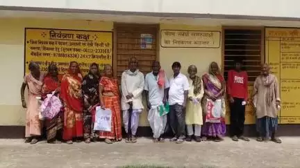 रहुई: रहुई प्रखंड कार्यालय में सामाजिक सुरक्षा पेंशन का काउंटर रहा बंद, लोग काउंटर खुलने का इंतजार करते रहे
