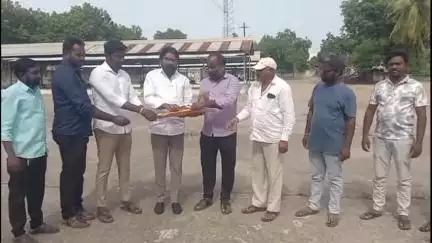 జమ్మికుంట: పాత వ్యవసాయ మార్కెట్ ఆవరణలో మాదిగ ఆత్మీయ సమ్మేళన వాల్ పోస్టర్ ను ఆవిష్కరించిన AMC చైర్ పర్సన్ పుల్లూరి స్వప్న సదానందం