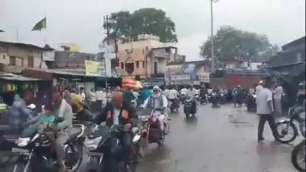 यावल: यावल शहरातील बुरुज चौकात कंटेनरच्या धडकेत ५८ वर्षीय महिला गंभीर जखमी, कंटेनर पोलिसांनी घेतले ताब्यात, यावल पोलिसात नोंद