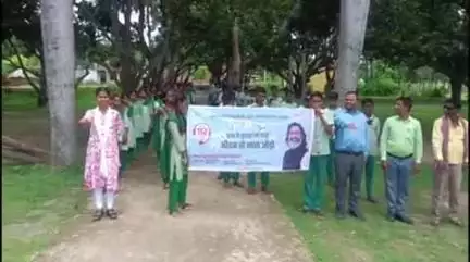 ठाकुरगंगटी: चांदा गांव में छात्रों और शिक्षकों ने मादक पदार्थों पर रोक के लिए रैली निकाली