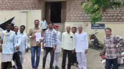 बड़ी सादड़ी: परबती गांव में चारागाह भूमि व खेल मैदान पर अवैध कब्जे के विरोध में ग्रामीणों ने तहसीलदार को सौंपा ज्ञापन