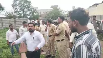 जालना: इंदेवाडी येथे तालुका पोलीस ठाण्याकडून जागेवरील अतिक्रमण काढताना मारहाण, नागरिकांचा आरोप