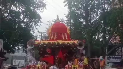 धनबाद/केंदुआडीह: धनबाद में इस्कॉन द्वारा भव्य रथ यात्रा निकाली गई, प्रभु जगन्नाथ हाइड्रोलिक रथ पर विराजमान