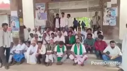ಗುಂಡ್ಲುಪೇಟೆ: ನ್ಯಾಯಬೆಲೆ ಅಂಗಡಿಯ ಅಮಾನತು ಆದೇಶ ರದ್ದು, ಪಟ್ಟಣದಲ್ಲಿ  ರೈತರಿಂದ ದಿಢೀರ್ ಪ್ರತಿಭಟನೆ