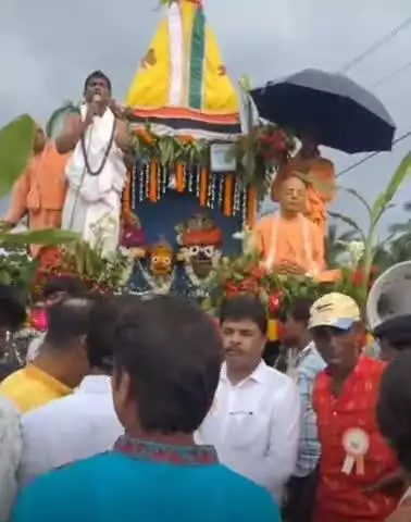 সন্দেশখালি ১: কানমারীতে রথের দড়িতে টান দিলেন সন্দেশখালির বিধায়ক