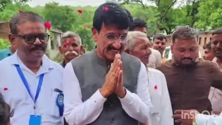 સતલાસણા: ધારાસભ્યના હસ્તે સમરાપુર અને ભાણાવાસ ગામે શાળા પ્રવેશોત્સવ ઉજવાયો