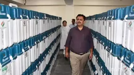 सोलन: निर्वाचन आयोग के निर्देशानुसार जिला मुख्यालय सोलन में किया गया ईवीएम और वीवीपैट का त्रैमासिक निरीक्षण