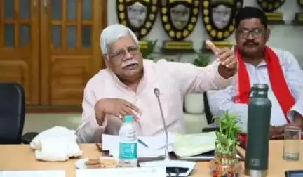 मेदिनीनगर (डालटनगंज): पंडित दीनदयाल उपाध्याय मंडल के सभागार में सांसद वीडी राम ने मंडल संसदीय समिति की बैठक में रेलवे से जुड़े मामलों को उठाया