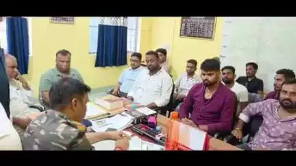 पाटन: पाटन थाना प्रभारी ने माइंस और पेट्रोल पंप संचालक एवं संवेदकों के साथ की बैठक, कई आवश्यक निर्देश दिए